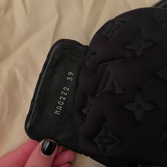 Louis Vuitton pool pillow comfort mule black size 39 (8.5) - Picture 3 of 12